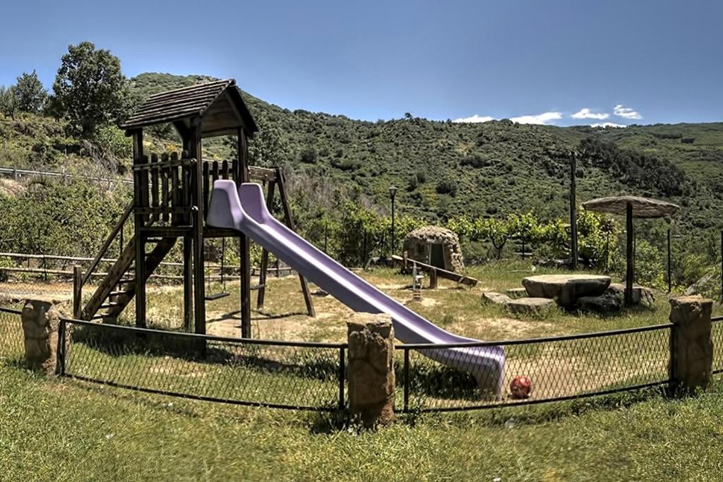 Apartamentos Rurales El Solitario Banos De Montemayor Eksteriør bilde